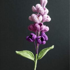 Crochet lilac flower pattern with free video tutorial in PDF format.